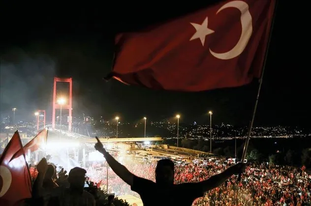 FETÖ'cü hainler, 15 Temmuz 2016’da darbe girişimi yaptı: Ancak Türk Milleti'nin kararlı duruşu sayesinde başarılı olamadı
