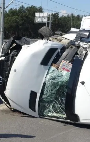 Son dakika: Antalya'da tur minibüsü devrildi: 9 turist yaralı