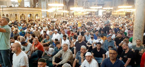 ayasofya-i-kebir-camiinde-15-temmuz-sehitleri-icin-mevlit-programi-1657906358584.jpg Ayasofya-i Kebir Camii'nde 15 Temmuz şehitleri için mevlit programı-3