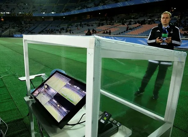 SON DAKİKA: FIFA'dan tarihi VAR kararı! İsyan bitecek-3