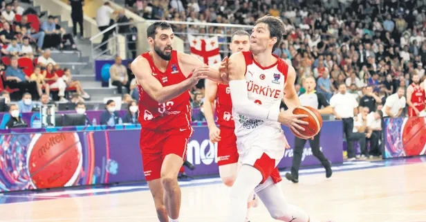 Tatlı mesaj! Türkiye Basketbol Federasyonu Gürcistan'ı eleyen Karadağ’ın soyunma odasına baklava yolladı