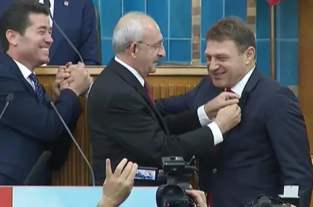 FETÖ'ye dokunanları ihraç eden CHP "Sınırımızda PYD olsun!" diyen Türker Ertürk'ü kadrosuna kattı!