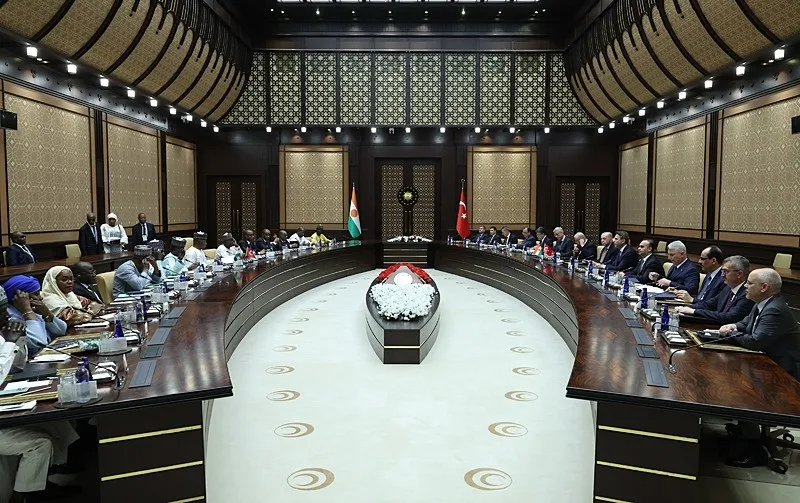 afrika-ile-kazan-kazan-baskan-erdogan-ve-nijer-cumhurbaskani-tchiani-imzalari-atti-erdogan-bize-destek-veriyor-1780583073756.jpeg Afrika ile kazan kazan! Başkan Erdoğan ve Nijer Cumhurbaşkanı Tchiani imzaları attı | "Erdoğan bize destek veriyor"-9