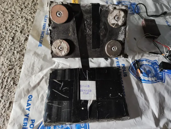 son-dakika-eylem-hazirligindaki-pkkli-terorist-2-kilogram-plastik-patlayiciyla-yakalandi-1627634874225.jpg SON DAKİKA: Eylem hazırlığındaki PKK'lı terörist 2 kilogram plastik patlayıcıyla yakalandı-4