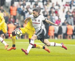 Eski dost Tosic haber bekliyor
