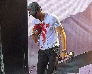 Kanlar içinde şovuna devam etti!