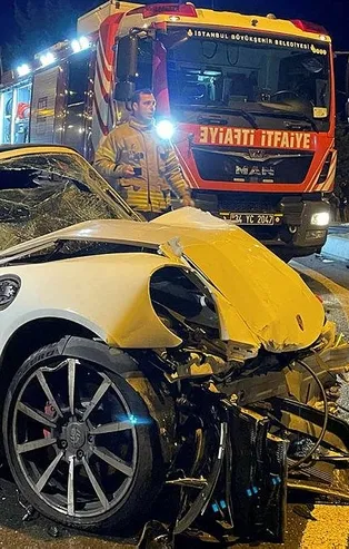 Sarıyer'de elektrik direğine çarpan araç hurdaya döndü! 2'si ağır 3 kişi yaralandı