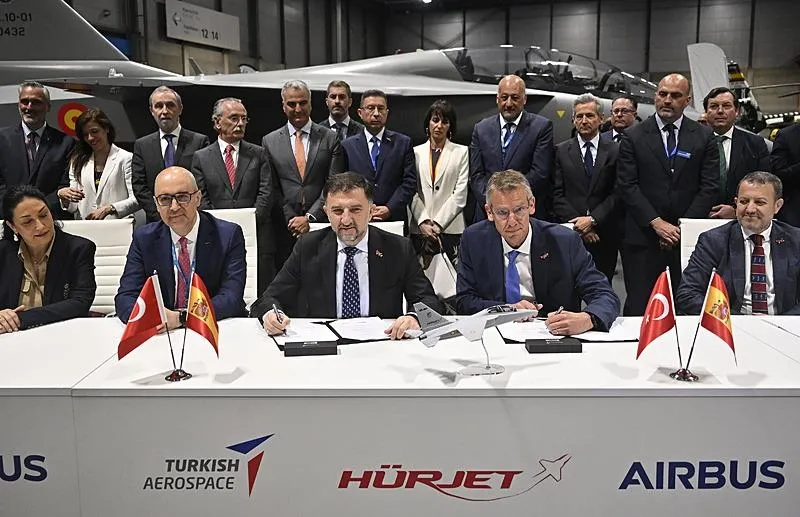 HÜRJET'e NATO ve diğer dünya ülkelerinin kapısını açacak anlaşma İspanya'da imzalandı. (AA)