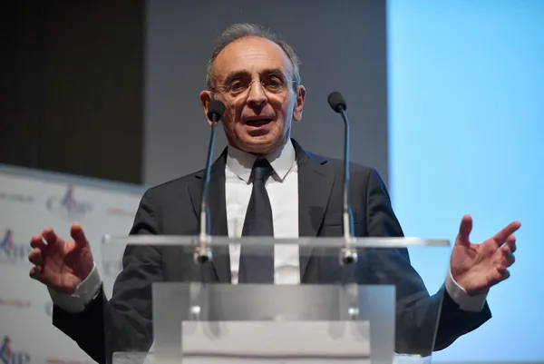 son-dakika-cumhurbaskani-adayinin-danismanina-tecavuz-sorusturmasi-18-yasinda-bir-erkekfransada-eric-zemmourun-1643697210919.jpg SON DAKİKA: Cumhurbaşkanı adayının danışmanına tecavüz soruşturması: 18 yaşında bir erkek...Fransa'da Eric Zemmour'un...-2