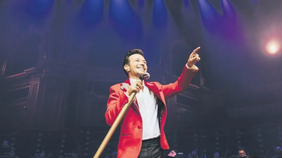 Yalın'dan İngiltere çıkarması: Royal Albert Hall’da sahne alan 4. Türk sanatçı oldu