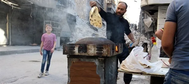 Halep'te 300 bin kişi için 3 fırın kaldı!