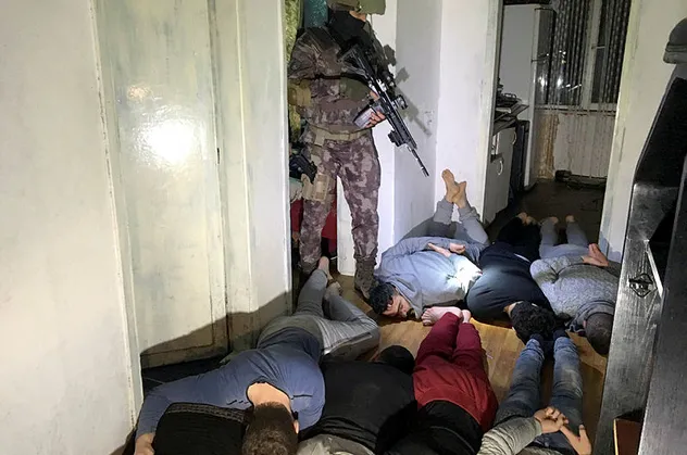 Türkiye'ye girişi yasak olan Suriye uyruklu 11 kişi Bursa'da yakalandı