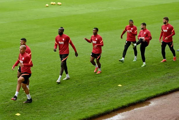 gs-st-johnstone-canli-anlatim-izle-galatasaray-st-johnstone-maci-sifresiz-canli-izleme-yollari-nelerdir-1628789593371.jpg GS St. Johnstone maç sonucu! Galatasaray St. Johnstone maçının galibi hangi takım oldu?-3