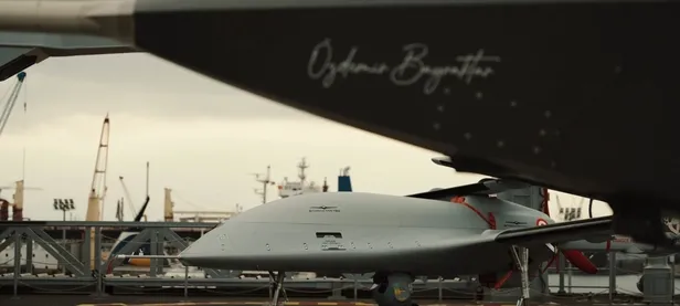 bayraktartb3-ve-bayraktar-kizilelma-dunyanin-ilk-siha-gemisi-tcg-anadolunun-ucus-guvertesinde-1681154264680.jpeg Bayraktar TB3 ve Bayraktar KIZILELMA, dünyanın ilk SİHA gemisi olan TCG Anadolu'nun uçuş güvertesinde!-8