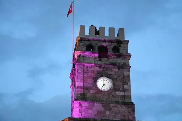 İntihar için saat kulesine çıkan kişiye 'atla' dediler! Bakın sonra ne oldu...-6