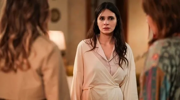 sandik-kokusunda-degisim-kasirgasi-esecek-ekipten-biri-gitti-yerine-basrol-geliyor-1721206253620.jpg Ekipten biri gitti yerine başrol geliyor! Sandık Kokusu'nda değişim kasırgası esecek-2