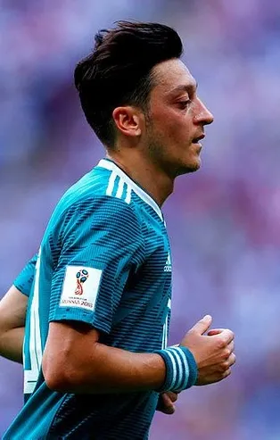Mesut Özil Alman milli takımını bıraktı!