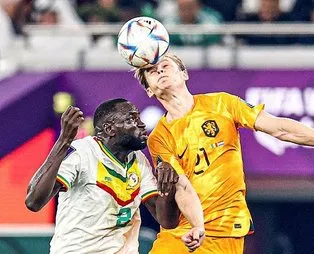 Hollanda tarihte ilk kez karşı karşıya geldiği Senegal’i Dünya Kupası’nda 2-0 mağlup etti