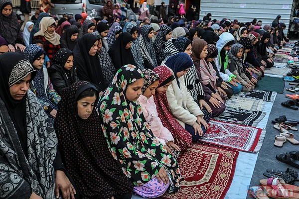 Gazze’de buruk bayram! Refah, Deyr El Balah, Cibaliye… Filistinliler bombardıman altında bayramı kutluyor - 9