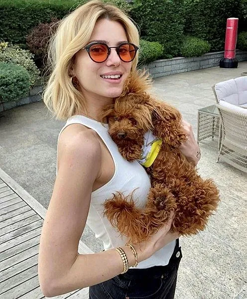 Hacı Sabancı kontenjanı Nazılı Kayı'yı meşhur etti: Nazlı Kayı ünlü bir şampuan markasının dijital yüzü oldu-6