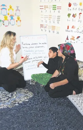 Yer: ​Hakkari ... Engelli öğrencisine evde ders verdi, ilk olarak İstiklal Marşı'nı öğretti