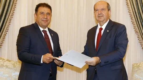 kuzey-kibris-turk-cumhuriyetinde-ersan-saner-hukumeti-kurma-gorevini-cumhurbaskani-ersin-tatara-iade-etti-1605955415583.jpg Kuzey Kıbrıs Türk Cumhuriyeti'nde Ersan Saner, hükümeti kurma görevini Cumhurbaşkanı Ersin Tatar'a iade etti-5