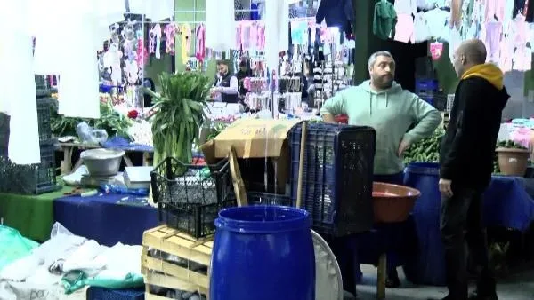 İstanbul'da sağanak sonrası rögarlar tıkandı caddeleri su bastı: Araçlar yolda kaldı! "İSKİ'yi aradık gelen giden yok"-7