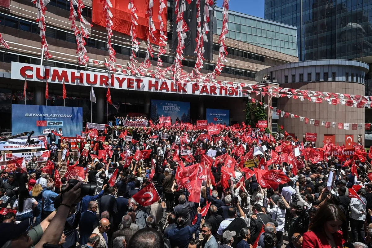 chpnin-yeni-myksi-belli-oluyor-kilicdaroglunun-arinma-takiminda-surpriz-isimler-odalari-bile-hazir-1780311528679.jpeg CHP'nin yeni MYK'sı belli oluyor! Kılıçdaroğlu'nun "A"rınma Takımı'nda sürpriz isimler: Odaları bile hazır-4