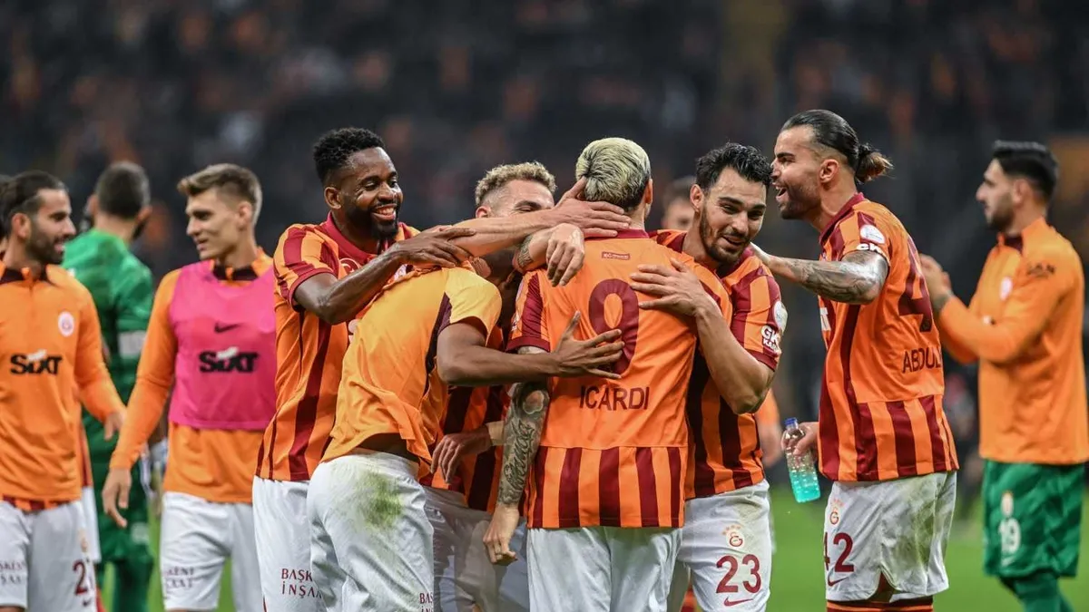 Galatasaray'da iki imza birden! Yıldız isimleriin kontratı uzatıldı