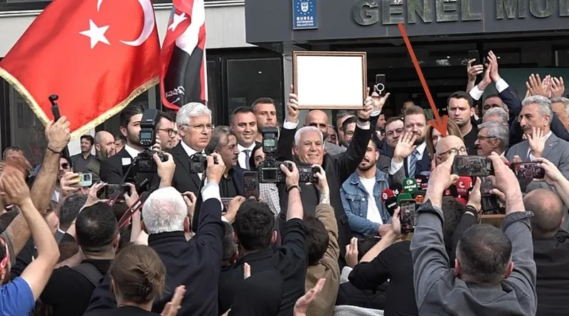 skandal-goruntuler-sonrasi-bursa-il-secim-kurulu-muduru-mehmet-us-hakkinda-sorusturma-bassavcilik-da-hareketi-1712493110422.jpeg Skandal görüntüler sonrası Bursa İl Seçim Kurulu Müdürü Mehmet Us hakkında soruşturma! Başsavcılık da harekete geçti-2