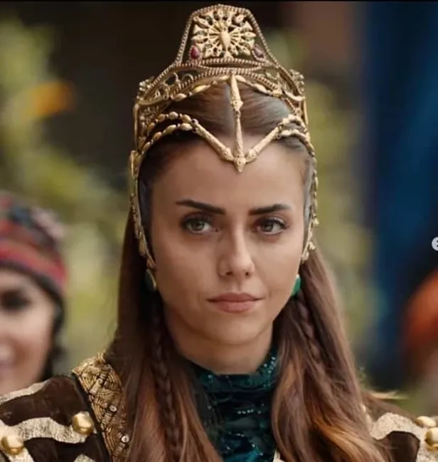 kurulus-osman-valide-ismihan-sultan-tarihte-kimdir-atv-kurulus-osmanin-ismihan-sultani-deniz-barut-diziye-damg-1669835339935.jpg