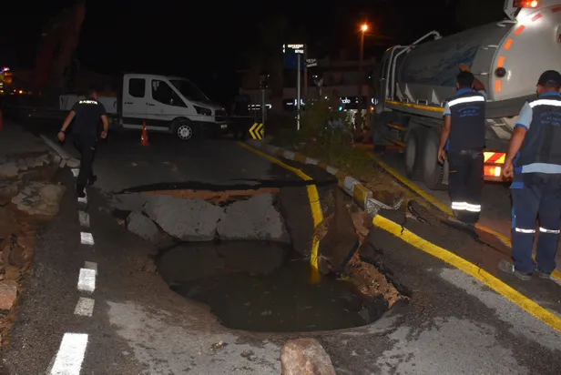 Su borusu bomba gibi patladı, ortalık savaş alanına döndü-3