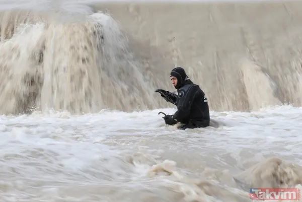 Antalya'nın Kemer İlçesindeki Hortumda, Bulunduğu Aracın Dereye Sürüklenmesiyle Kaybolan Kader Buse Acar'ı Arama Çalışmaları Sürüyor.
