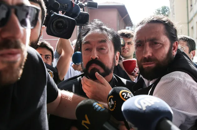 Adnan Oktar kaçmaya çalışırken yakalandı