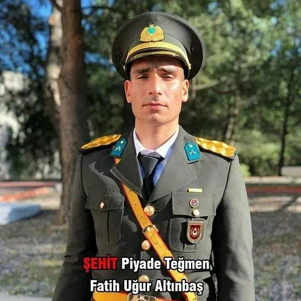 1691761686293.jpeg Türkiye şehitlerine ağlıyor! 85 milyonun yüreğinde kor... Kimi asker selamı verdi, kimi üniforma giydi, 6 aylık bebekten babasına en acı veda-4
