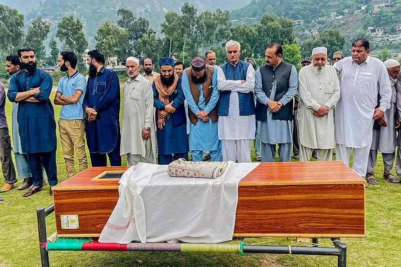 Saldırıda hayatını kaybedenler için cenaze töreni düzenlendi. (AFP)