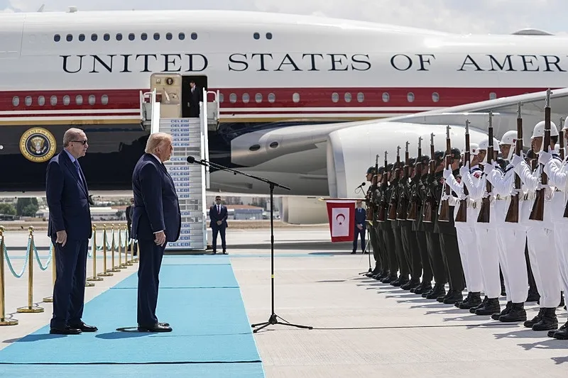 dunyanin-takip-ettigi-ucus-trumpin-ankaraya-gelisi-ilk-siraya-yerlesti-1783426836193.jpeg Dünyanın takip ettiği uçuş: Trump'ın Ankara'ya gelişi ilk sıraya yerleşti-7