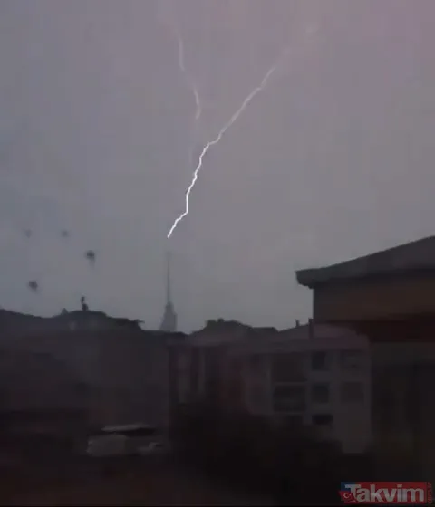 İstanbul'da Çamlıca Kulesi'ne yıldırım düştüğü anlar kamerada - 4