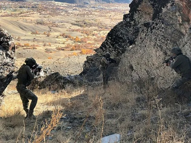 Son dakika: Hakkari'de çok sayıda PKK mühimmatı ele geçirildi-1