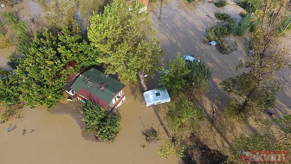 Gökçeada'da yağış sonrası sel ve heyelan! Evleri su bastı yol kapandı - 8