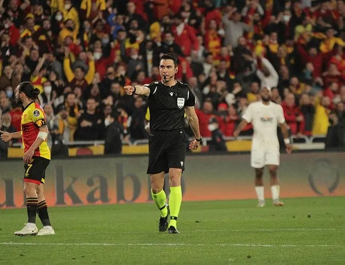 UEFA’dan hakem Arda Kardeşler’e görev