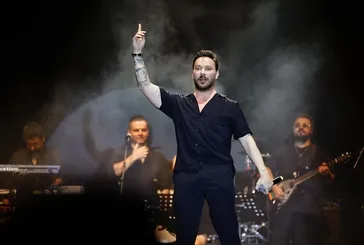 Sinan Akçıl milli takım için hazırladığı marşı Ajda Pekkan’a dinletti: Yeni sevgili iddialarına açıklık