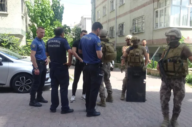 Avcılar’da hareketli anlar: Annesi ve kız kardeşini rehin aldı