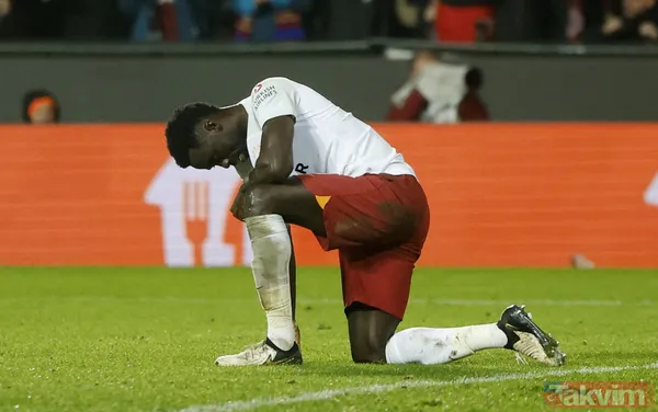 Galatasaray - Sparta Prag maçı bitti saha karıştı! Kırmızı kart gören Okan Buruk'tan flaş açıklama: "Soyunma odasına geldi" - 5