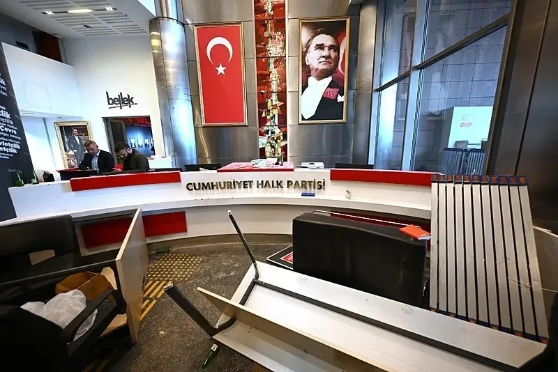 1791097307143.jpeg Yaktılar yıktılar sıfırı tüketip gittiler: CHP’ye Özel yönetiminden ağır fatura… 500 milyonluk tahribat-13