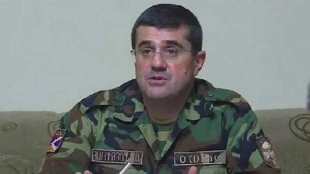 karabagdaki-sozde-ermeni-devletinin-lideri-arayik-haruyunyanin-gozaltina-alindigi-goruntuler-ortaya-cikti-genc-1696499196806.jpeg