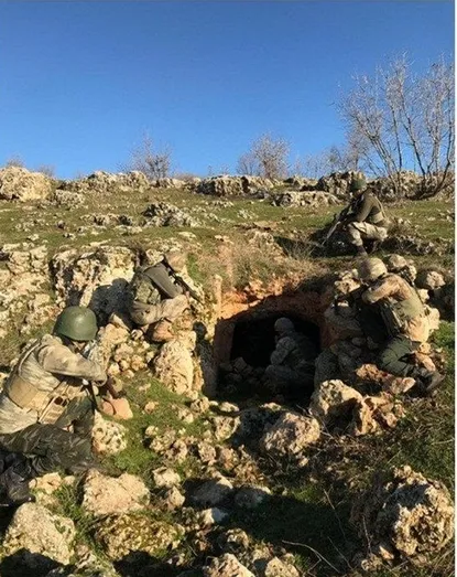 Şırnak İdil'de PKK'lıların kullandığı mağaralar kullanılamaz hale getirildi-2