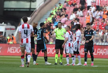 Trabzonspor'un yıldızı Beşiktaş derbisinde cezalı