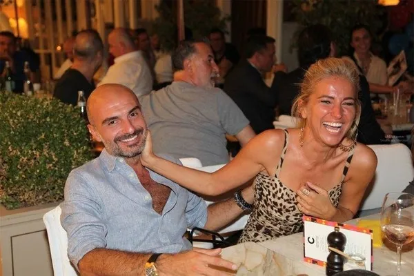 Burcu Esmersoy'un nişanlısı Berk Suyabatmaz kesenin ağzını açtı-1