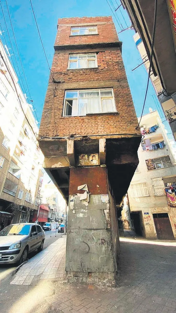 onlarca-kisiye-mezar-olan-binadan-bir-tek-o-sag-kurtuldu-1676762427481.jpeg Onlarca kişiye mezar olan binadan bir tek o sağ kurtuldu-4